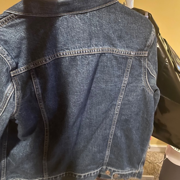 Gap- distressed down to waist denim jacket - Picture 11 of 11